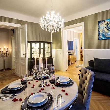 Sophies Place Augarten - Imperial Lifestyle City Apartments Vienna Parking Exterior foto