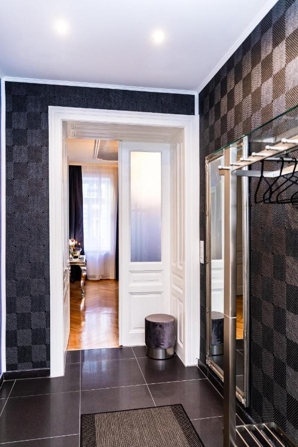 Sophies Place Augarten - Imperial Lifestyle City Apartments Vienna Parking Exterior foto