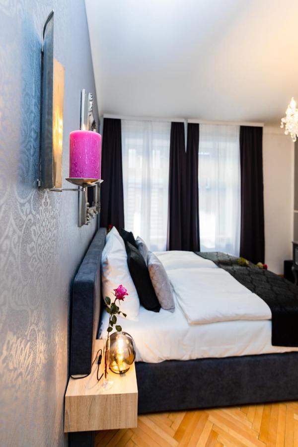 Sophies Place Augarten - Imperial Lifestyle City Apartments Vienna Parking Exterior foto