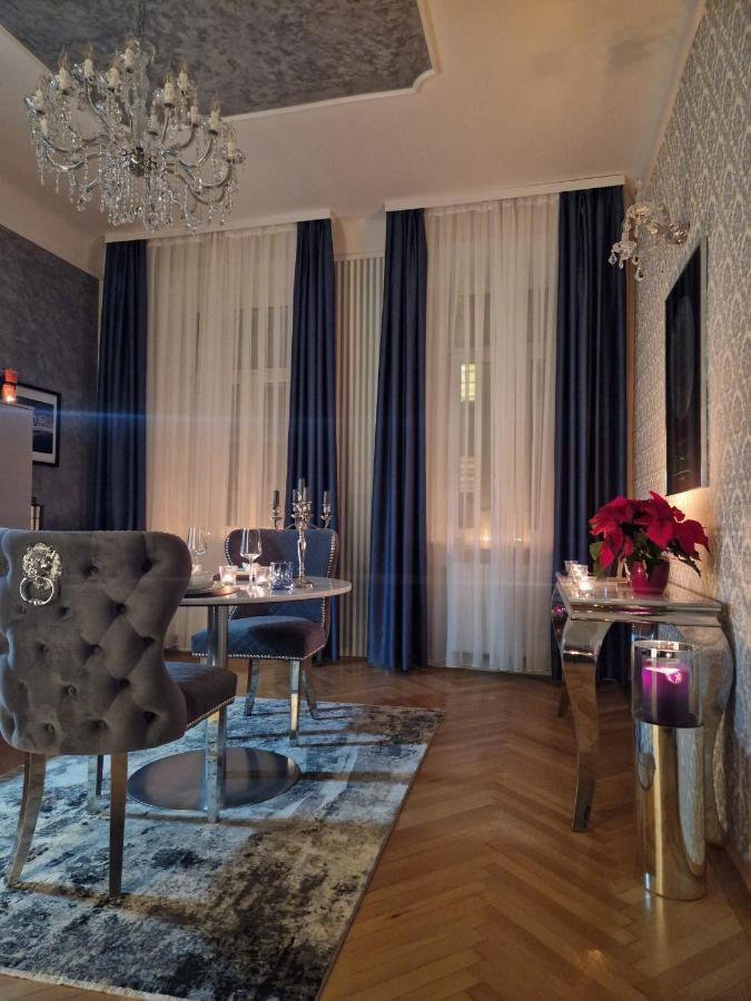Sophies Place Augarten - Imperial Lifestyle City Apartments Vienna Parking Exterior foto
