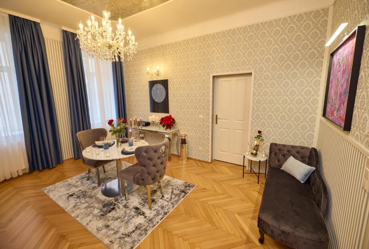Sophies Place Augarten - Imperial Lifestyle City Apartments Vienna Parking Exterior foto