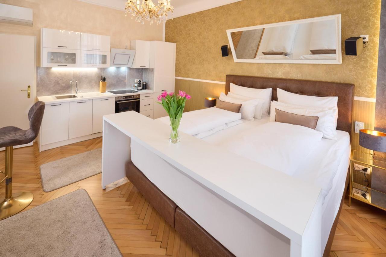 Sophies Place Augarten - Imperial Lifestyle City Apartments Vienna Parking Exterior foto
