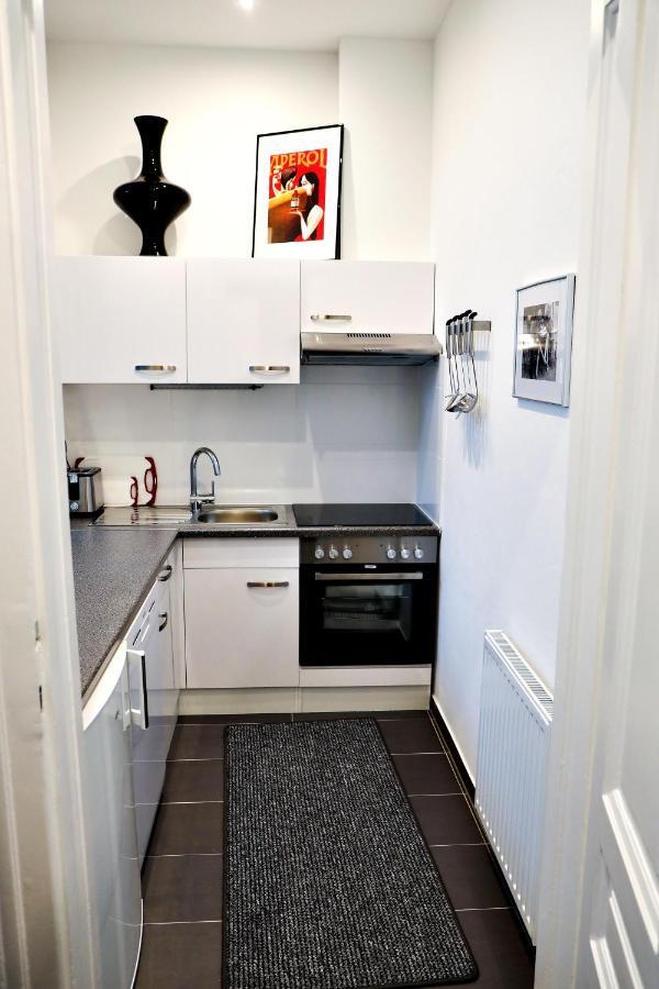 Sophies Place Augarten - Imperial Lifestyle City Apartments Vienna Parking Exterior foto
