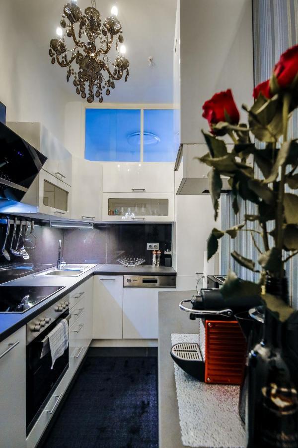 Sophies Place Augarten - Imperial Lifestyle City Apartments Vienna Parking Exterior foto