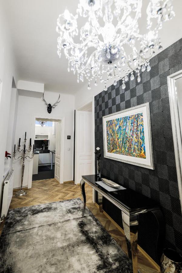 Sophies Place Augarten - Imperial Lifestyle City Apartments Vienna Parking Exterior foto